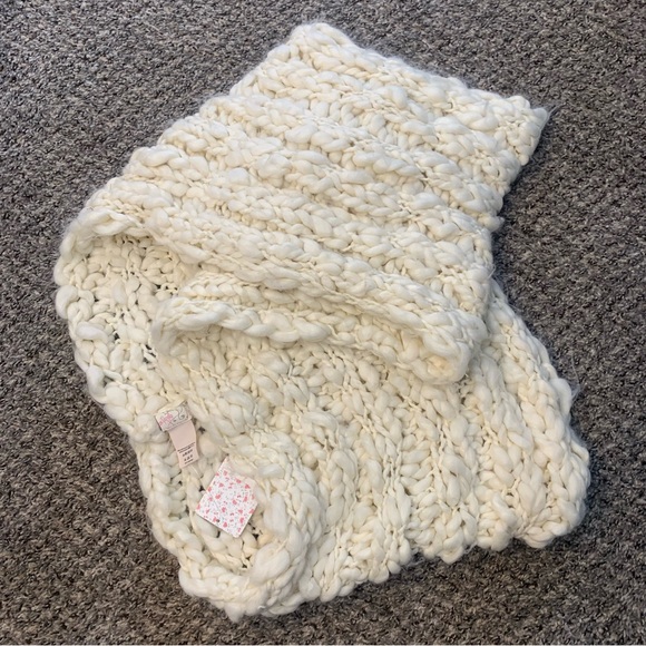 Free People Chunky Cable Knit Scarf Wrap snood Multifunctional
